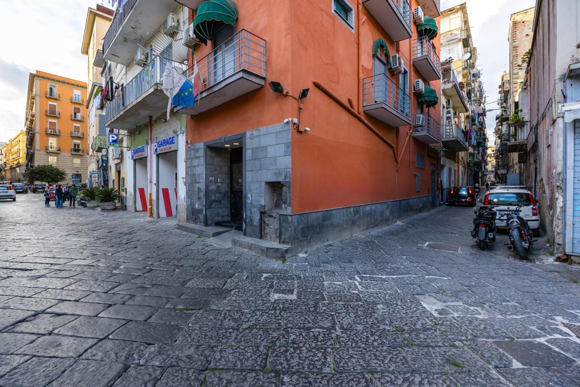 Appartamento A Piazza Mercato By Wonderful Italy Naples Exterior photo